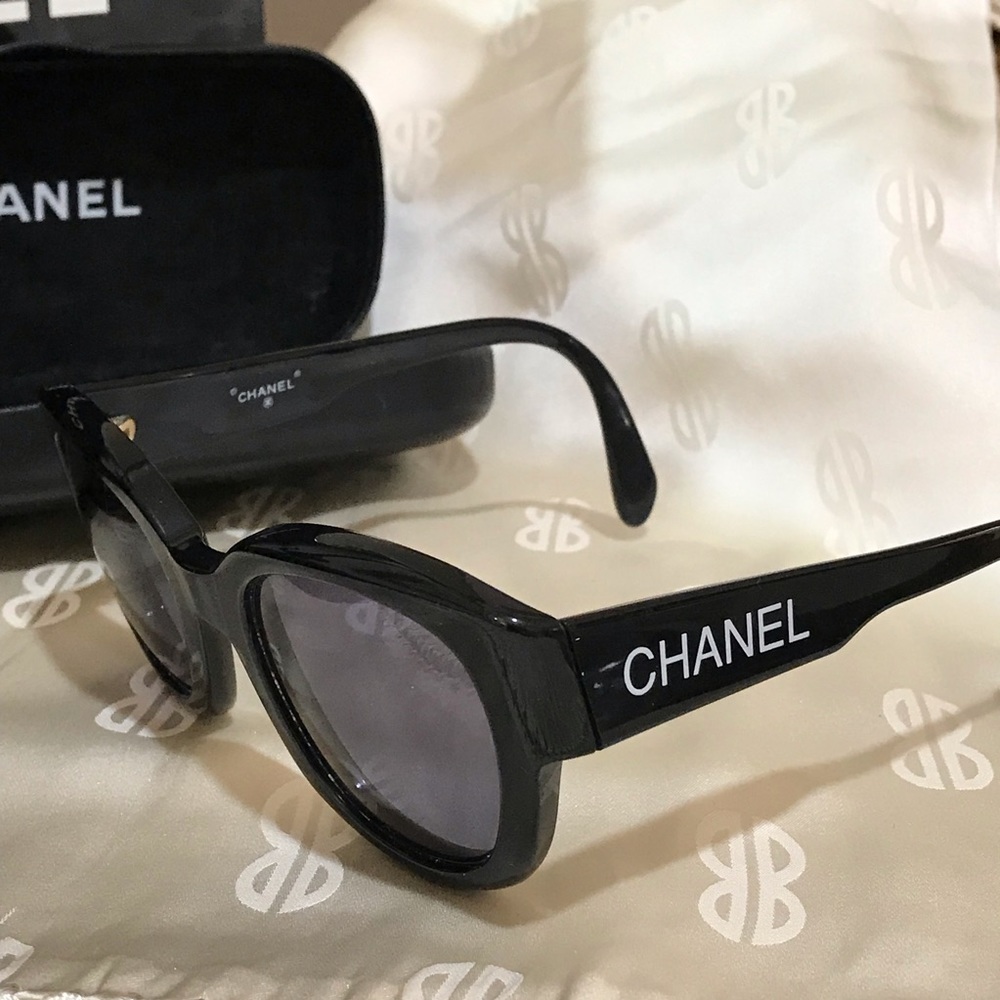 Vintage CHANEL black Sunglasses